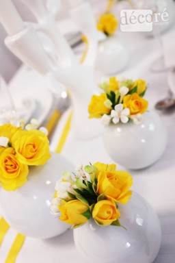 Décoration de table jaune et blanc