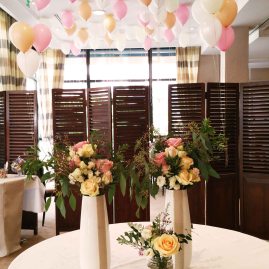 Composition florale pastel pour buffet et table