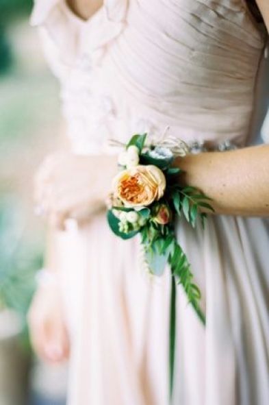 Bracelet de fleurs pour la mariée ou pour ses demoiselles d'honneur