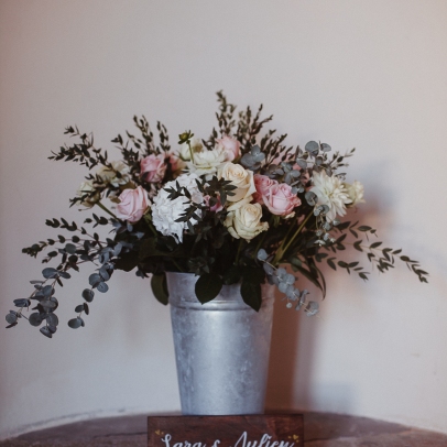 Composition florale en pot en zinc, inspiration champêtre chic